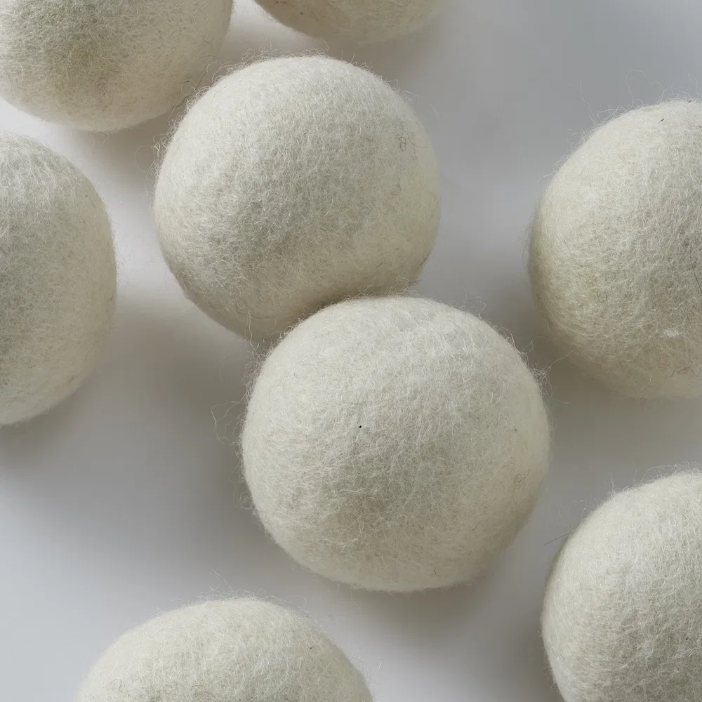 Natural wool balls for dryer bedroommood