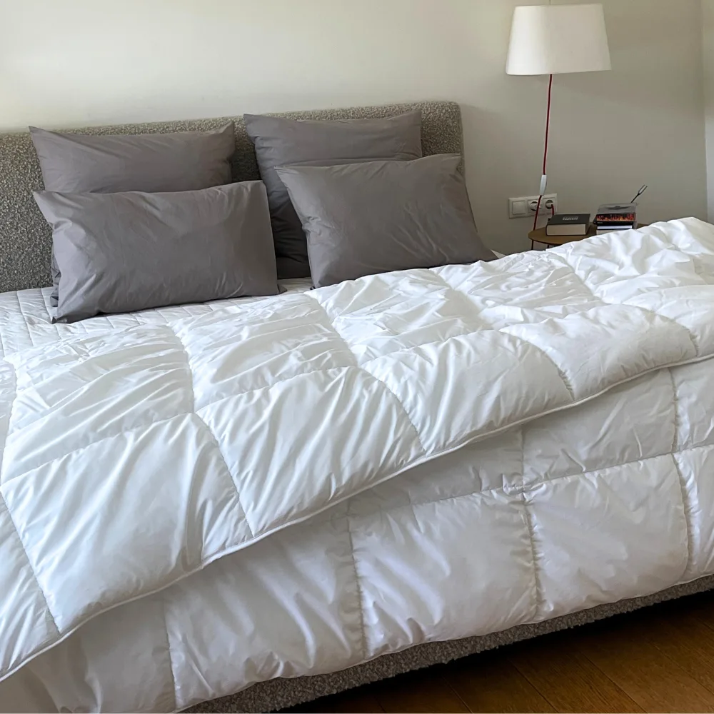 Down alternative winter duvet